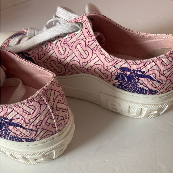 Burberry SZ 7.5 Pink Women's lace up Sneakers Equestrian Knight design - Picture 9 of 16